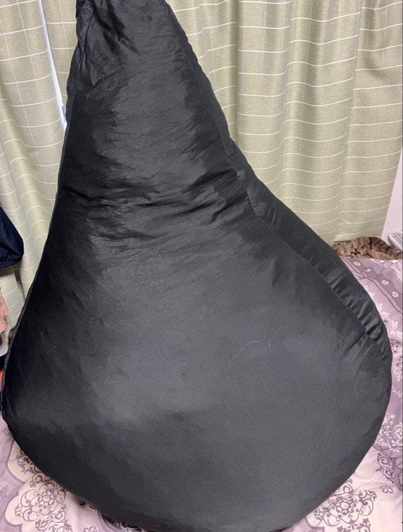 黒いビーズクッション ドロップ型 ラブブ