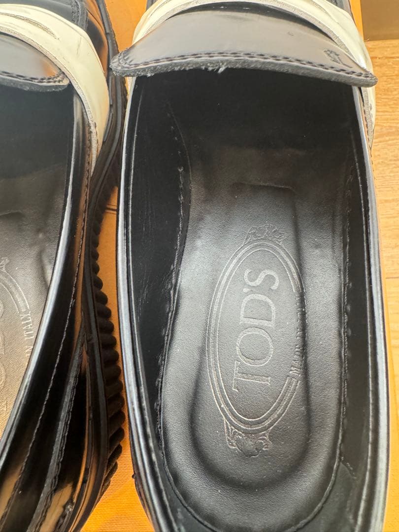 Tod's トッズ 合成皮革ローファー 黒/白 36.5 レディース