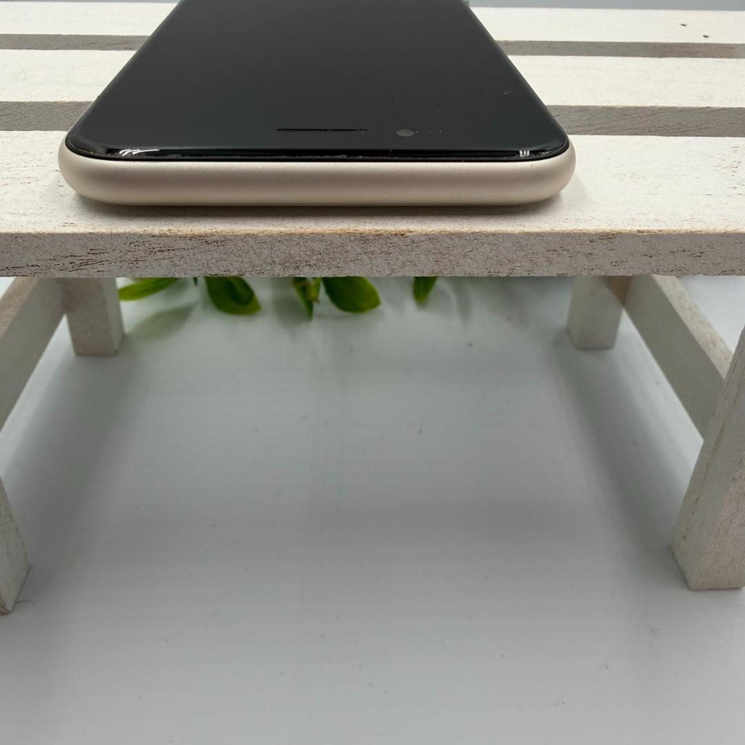 【美品】iPhone SE第3世代 64GB スターライト 386