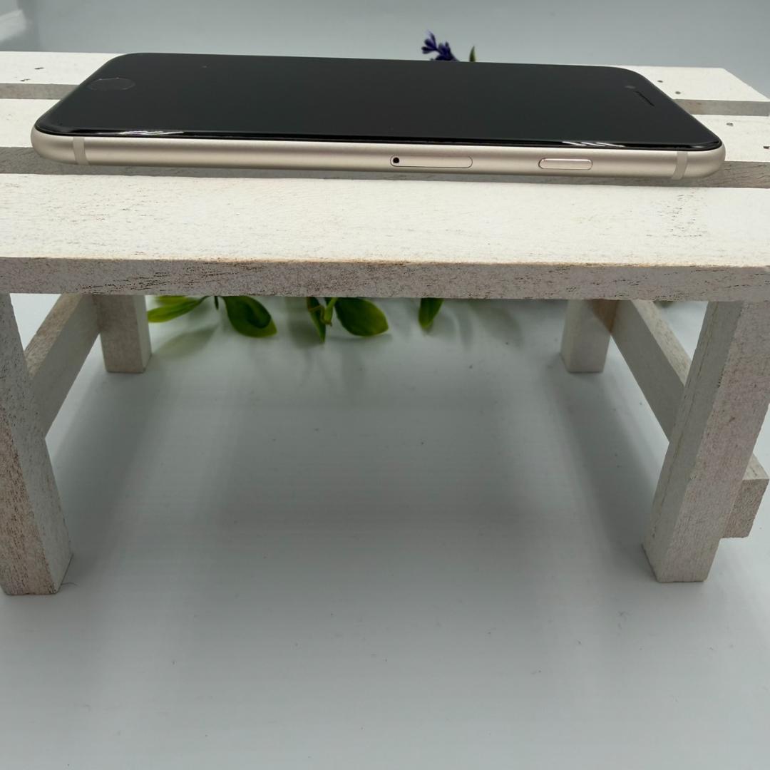 【美品】iPhone SE第3世代 64GB スターライト 386