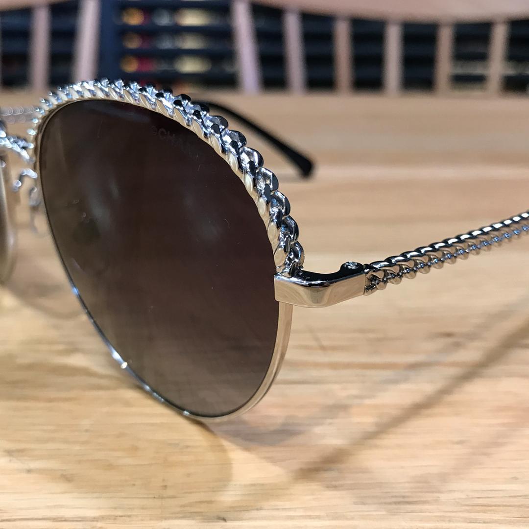 新品同様 シャネル チェーン付き サングラス シルバー ブラウングラデーション