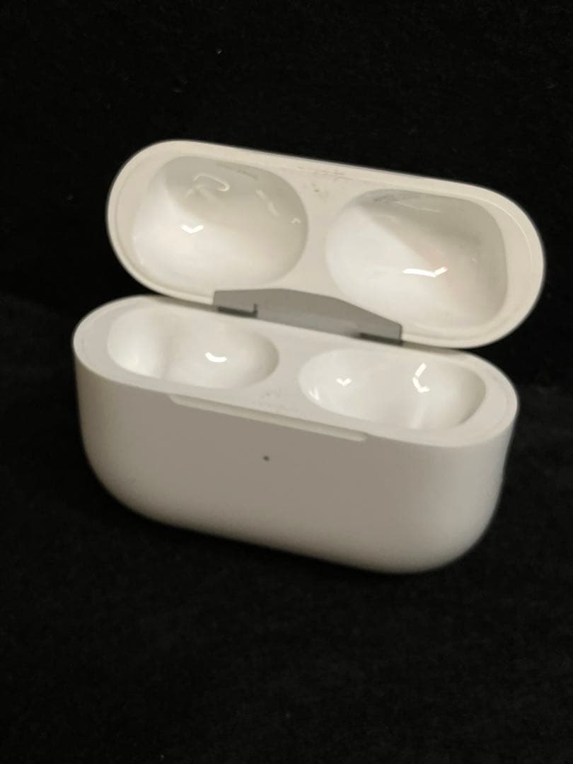 AirPods Pro（第2世代 後期/USB-C Type-C） ケース付き