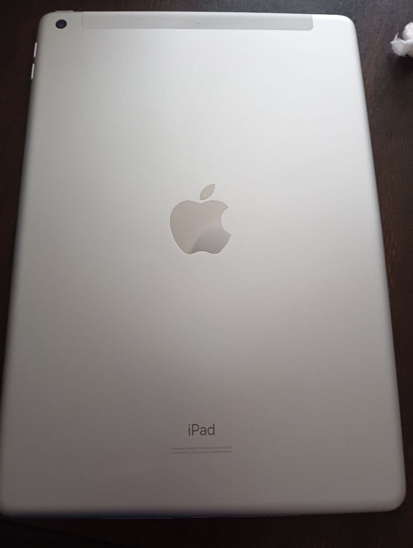 美品　iPad (第8世代)32GB シルバー 本体