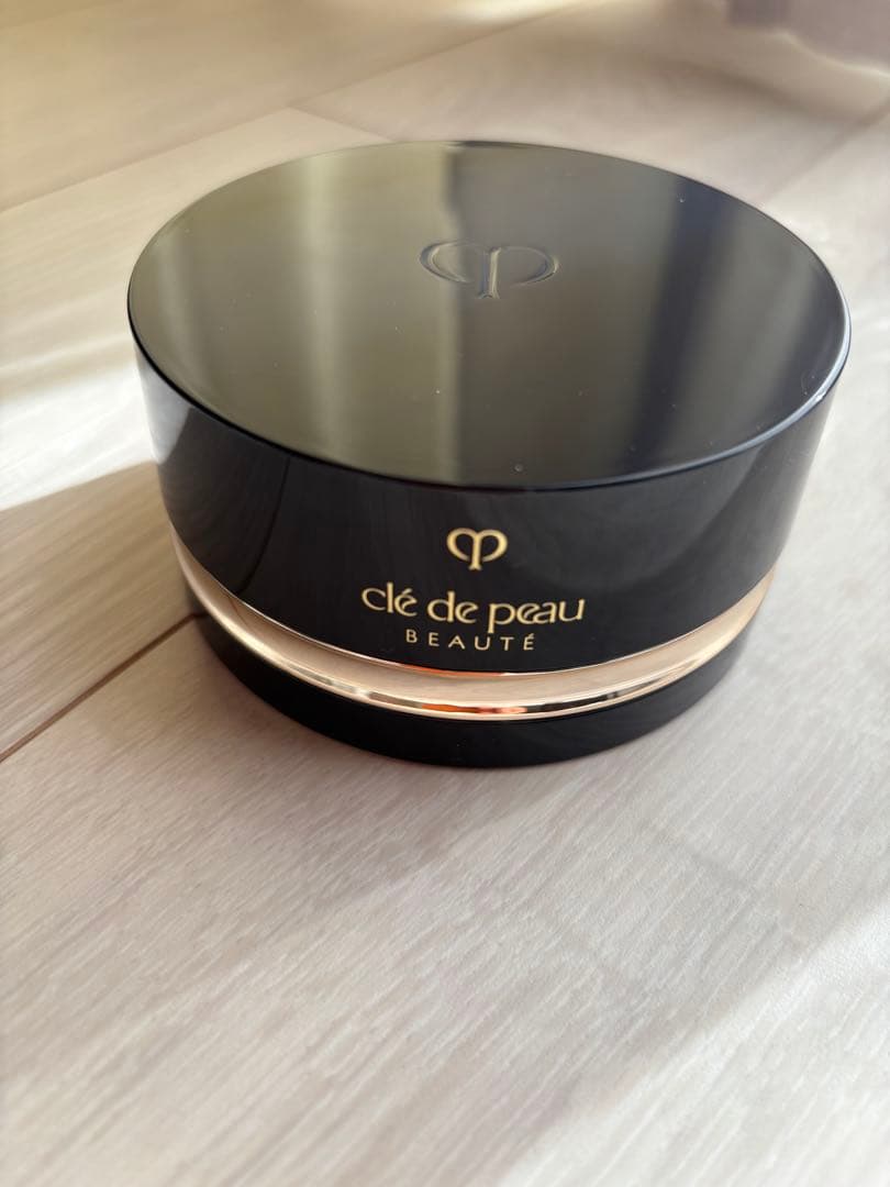 クレ・ド・ポー ボーテ　プードルトランスパラントｎ　Ｍ　2番(ライトミディアム)