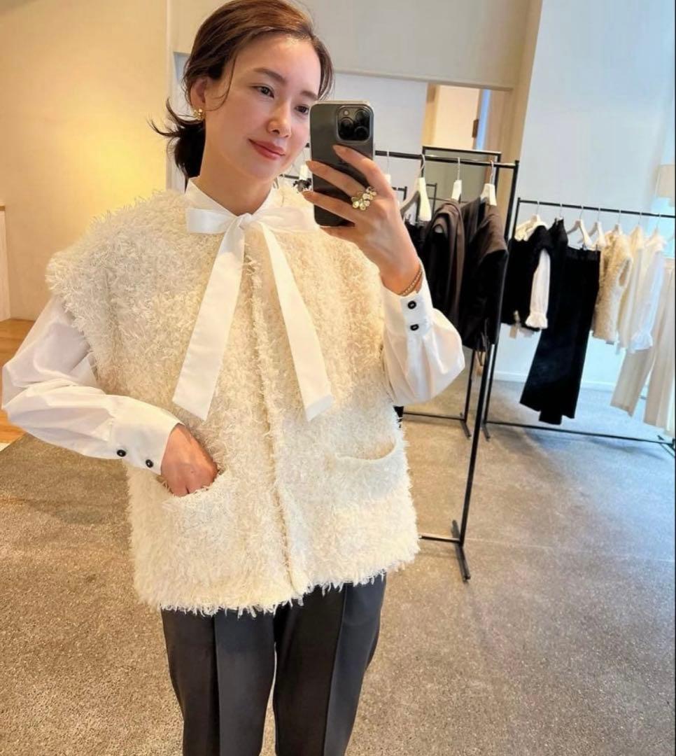 美品　OHGA モケベスト　ホワイト