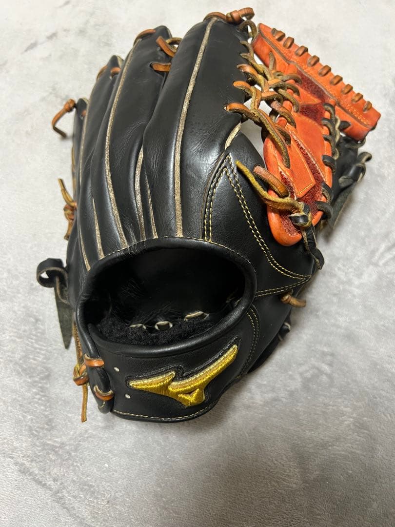 Mizuno Pro 硬式外野手用グローブ 黒/オレンジ 右手用