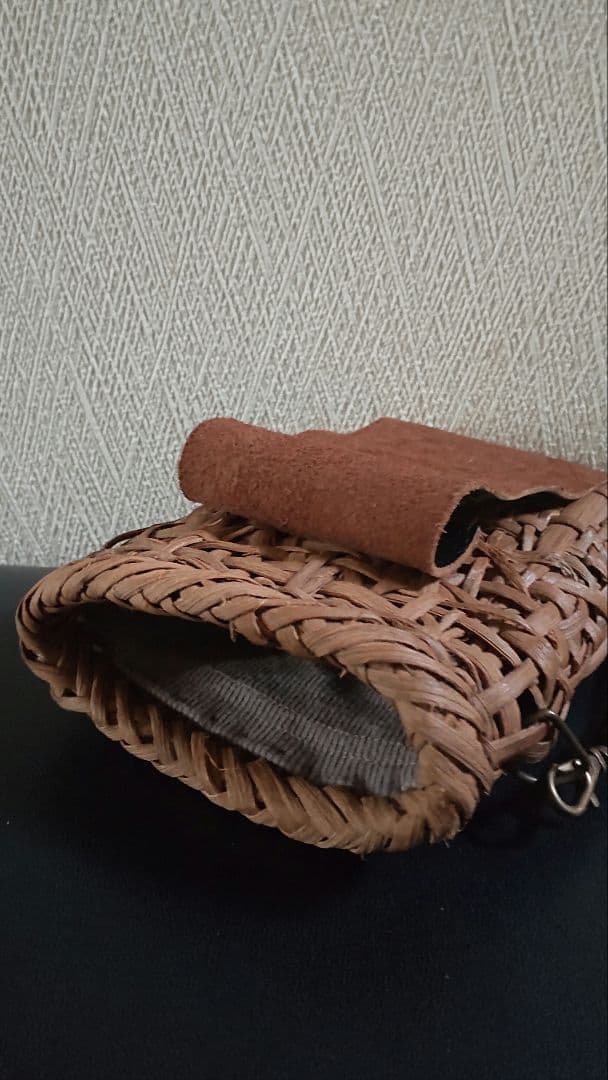 山葡萄のスマホ入れとチャーム