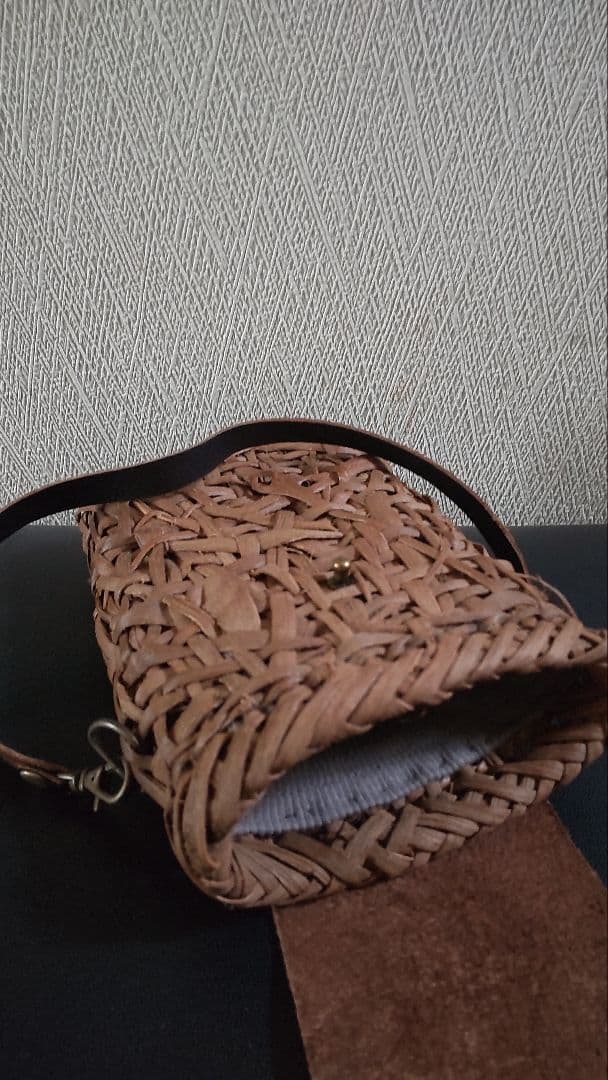 山葡萄のスマホ入れとチャーム