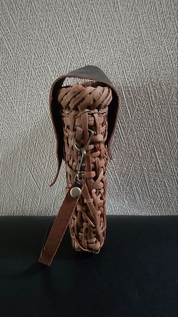 山葡萄のスマホ入れとチャーム