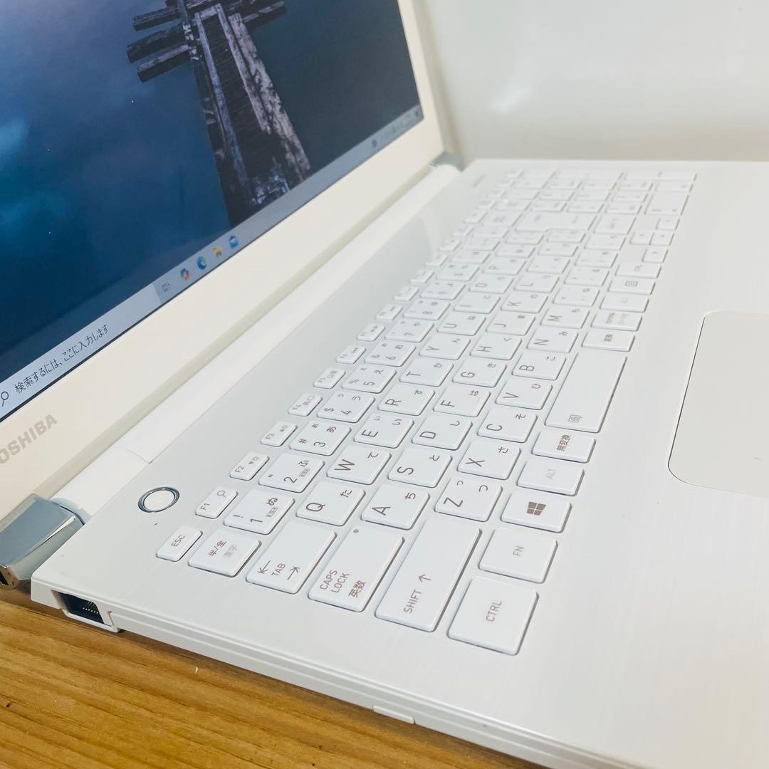 人気美麗ホワイト設定済すぐ使えるメモリ8SSD256ギガカメラWin11オフィス