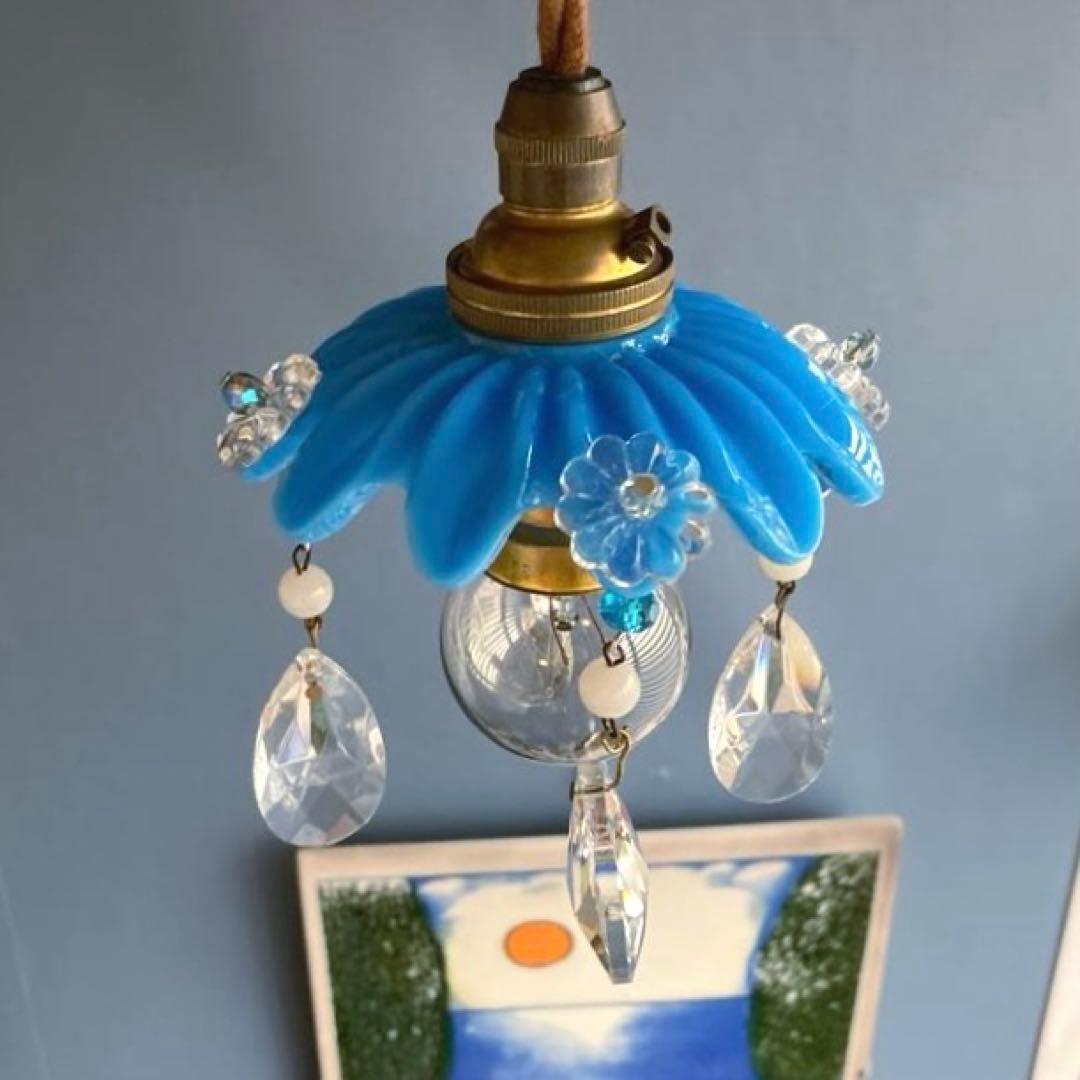 ミニシャンデリア　１９世紀　フランス　オパールセント　アンティーク　超ミニ