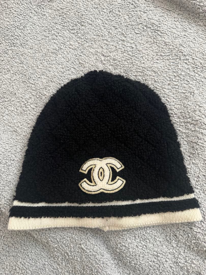 CHANEL フリースニット帽 黒・白