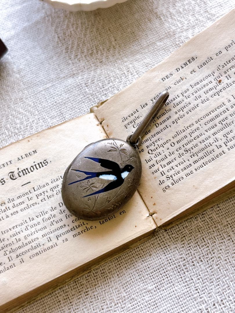 フランスアンティーク　ペンダントトップ・つばめ