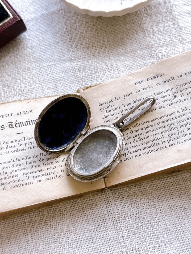 フランスアンティーク　ペンダントトップ・つばめ