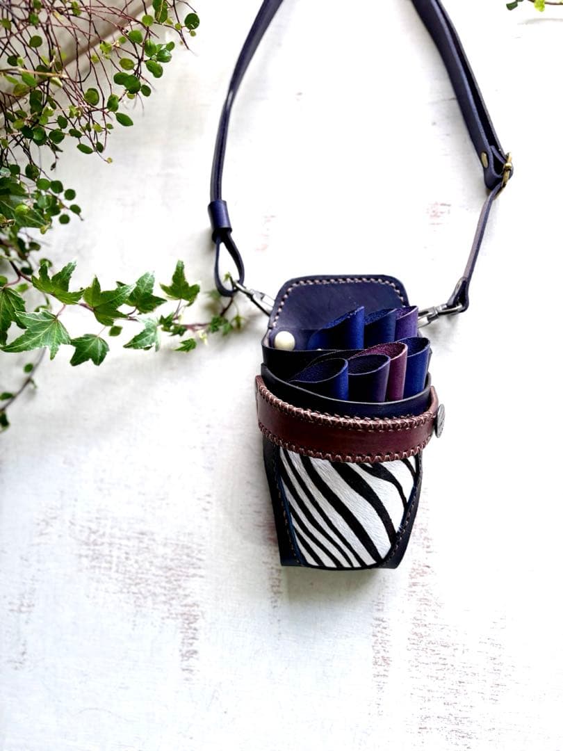 手染め藍ブルー、ハラコゼブラのシザーケース