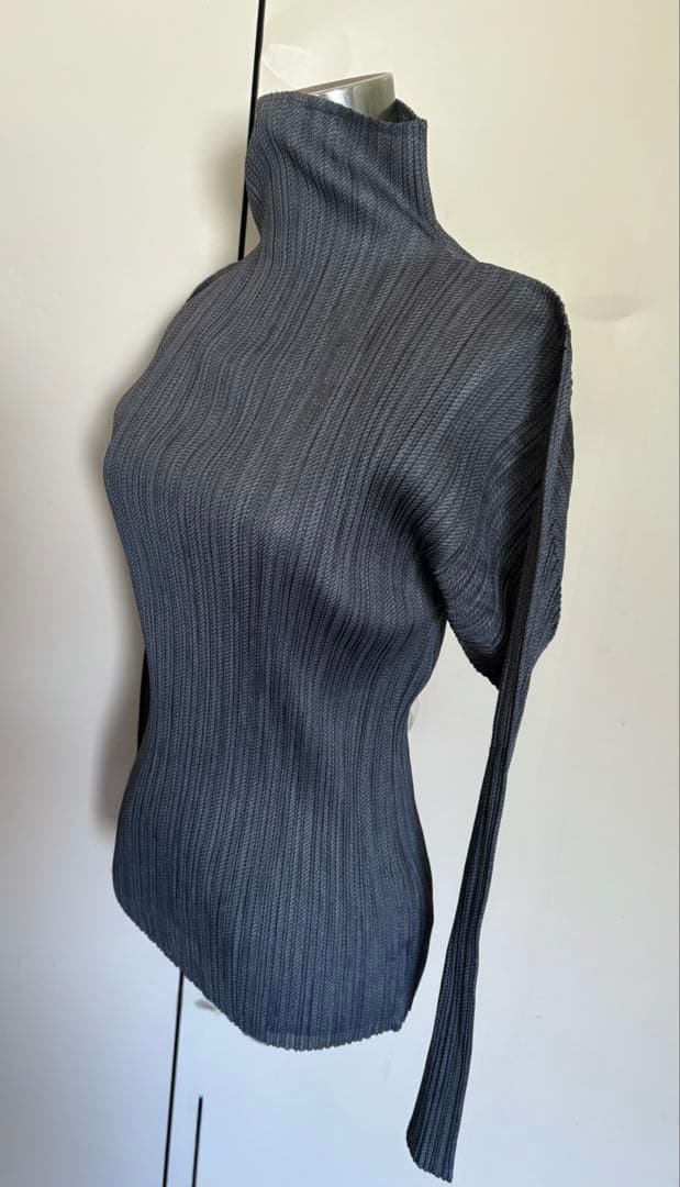 美品✨プリーツプリーズ イッセイミヤケ 長袖カットソー　ハイネック サイズ3