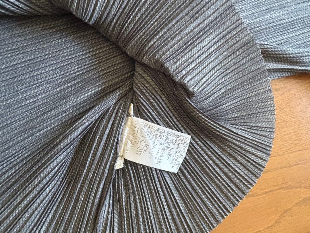 美品✨プリーツプリーズ イッセイミヤケ 長袖カットソー　ハイネック サイズ3