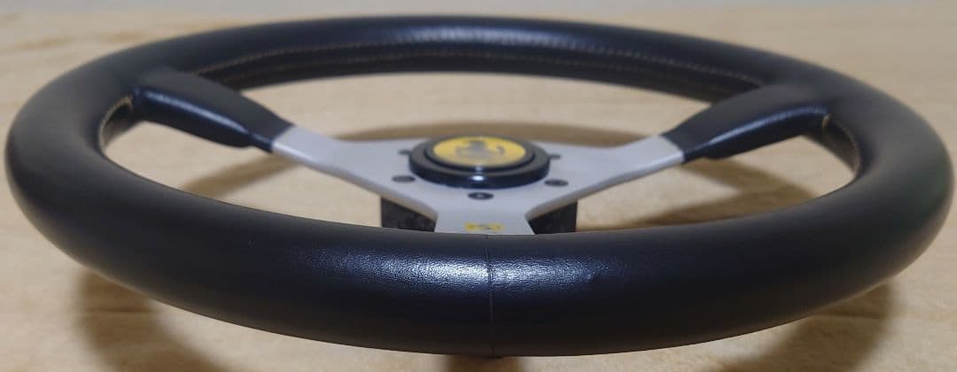 G*T様 【傷あり】モモ キャバリーノ レザーステアリング