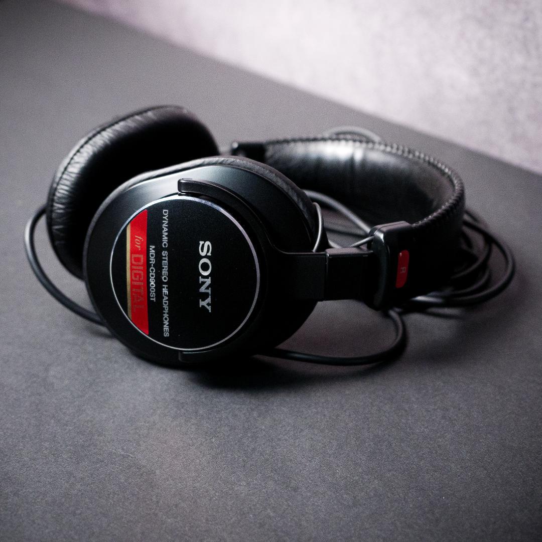 【美品】SONY スタジオモニターヘッドホン 黒 MDR-CD900ST