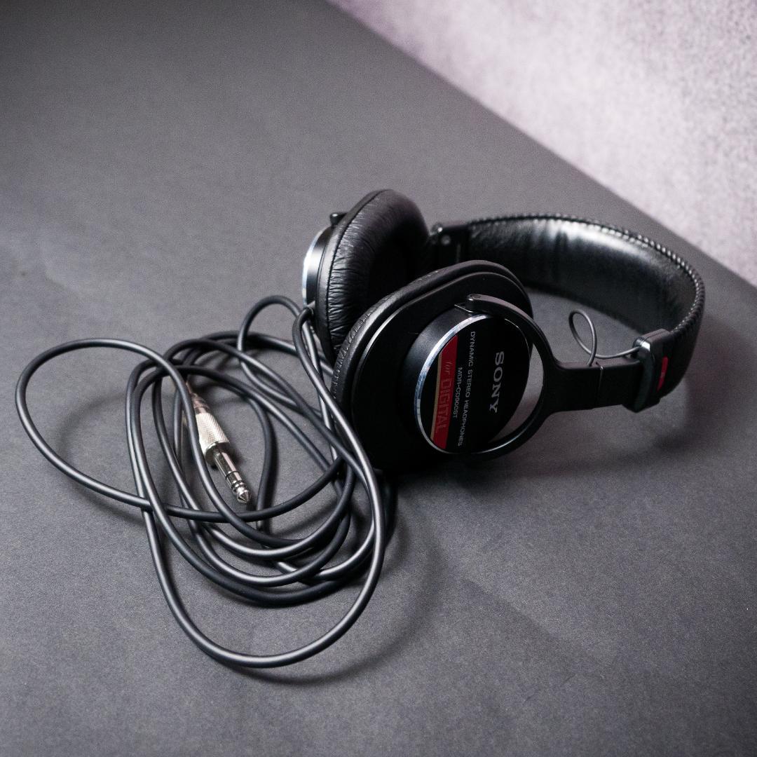 【美品】SONY スタジオモニターヘッドホン 黒 MDR-CD900ST