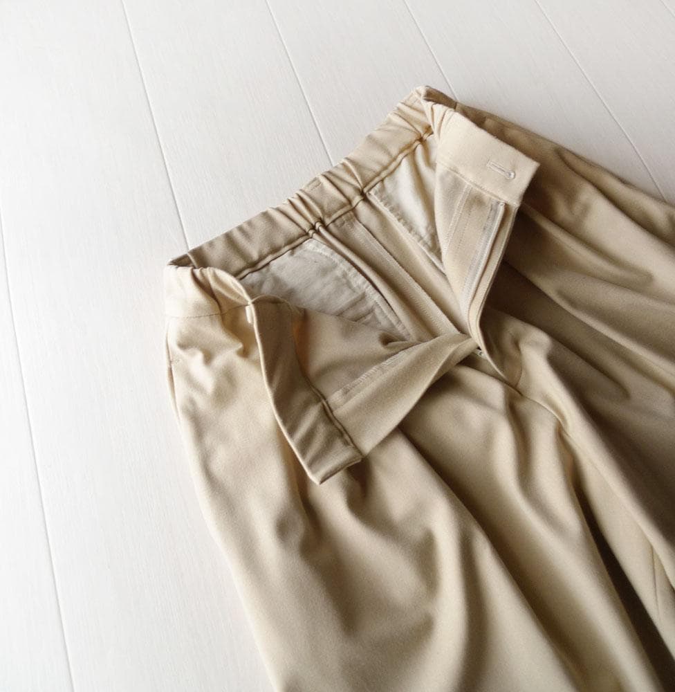 美品 ウィムガゼット 3万円 イージーパンツ テーパードパンツ ベージュ