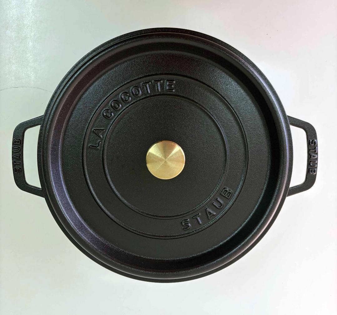 美品 ★ Staub ストウブ シャロー ココット 26cm ブラック ミトン付
