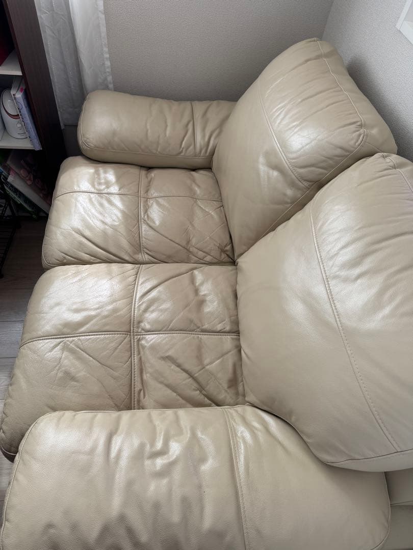 う*ち様 【出品者発払い】ニトリ 2人掛け本革レザーソファ