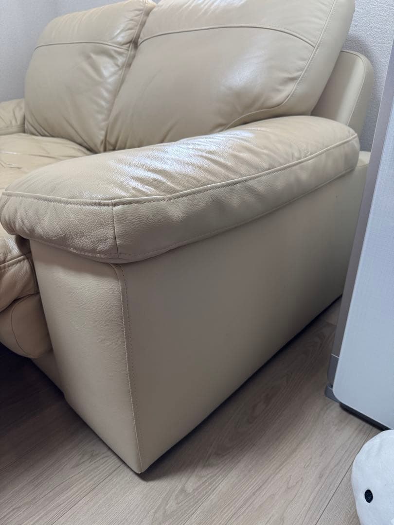 う*ち様 【出品者発払い】ニトリ 2人掛け本革レザーソファ