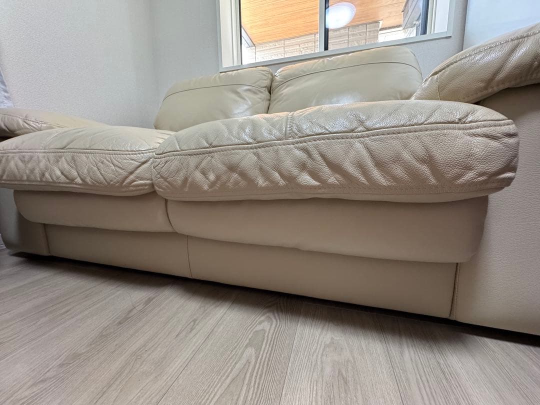 う*ち様 【出品者発払い】ニトリ 2人掛け本革レザーソファ