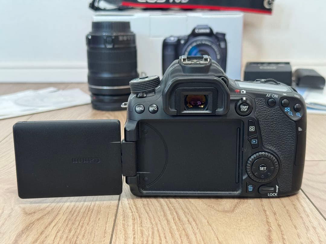 キャノンEOS 70D 一眼レフカメラ EF-S 18-135レンズキット