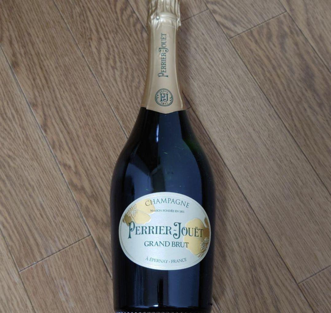 【保存状態問題なし】シャンパン　ペリエジュエ　２本
