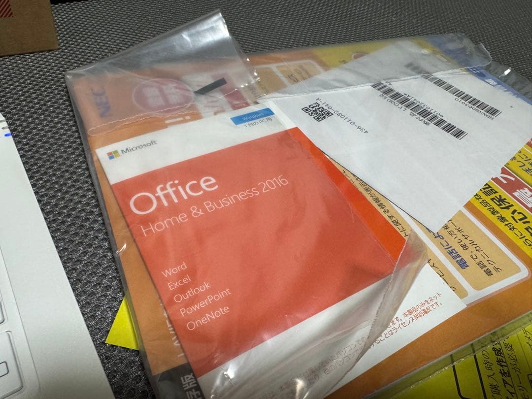 【軽量モバイルPC】LAVIE NM150/KAW 12.5型 SSD128GB