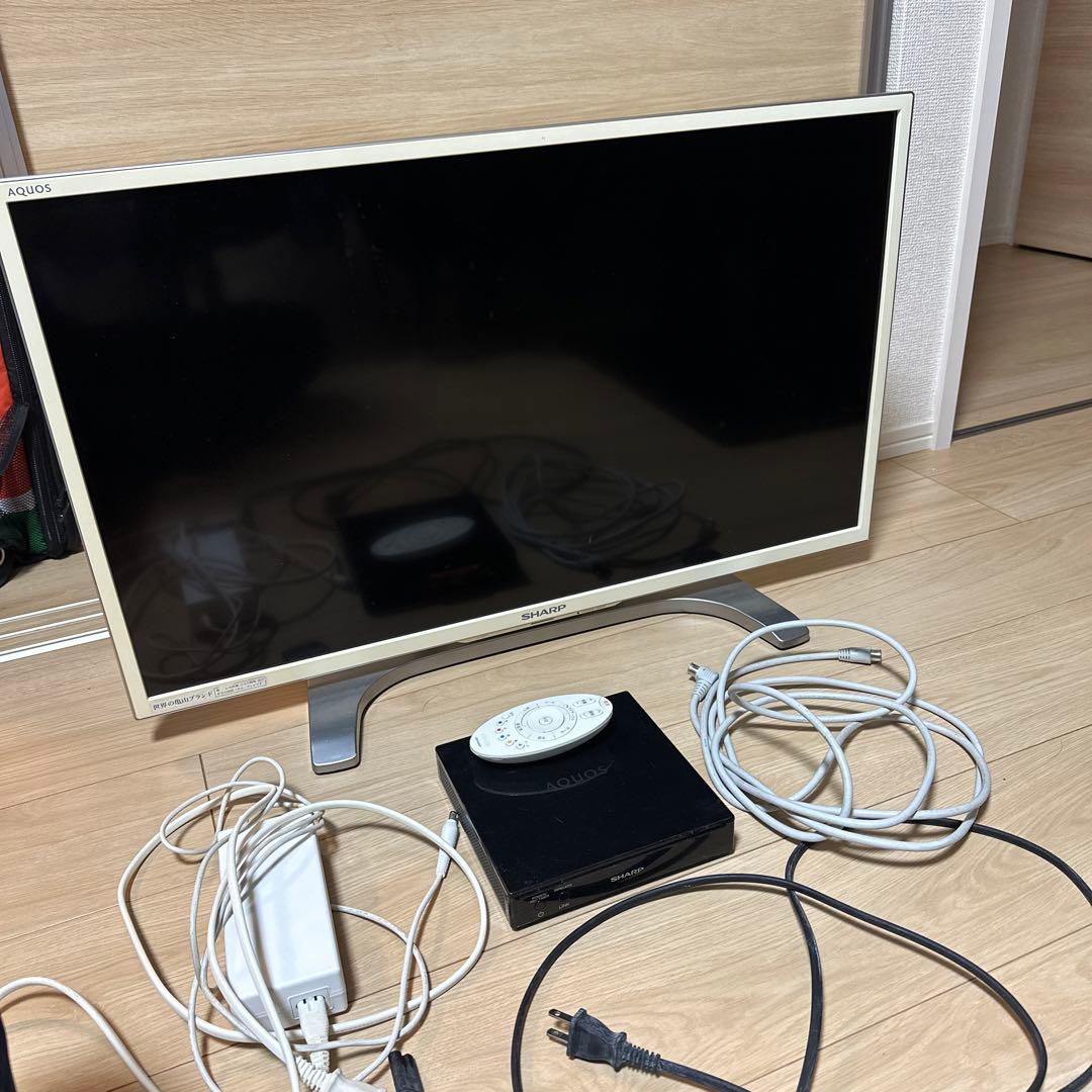 SHARP AQUOS 32インチ テレビ 本体とリモコン