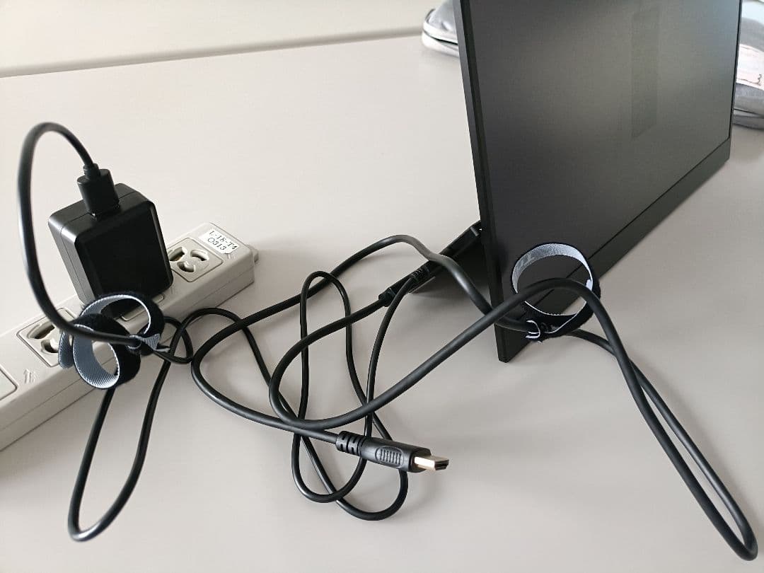 高解像度 ディスプレイ 本体 5m ケーブル 収納 ケース 付属