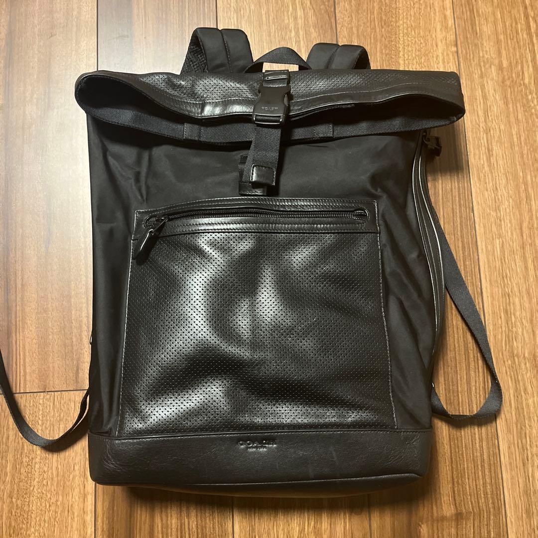 【としゆき】COACH ブラック ロールトップリュック