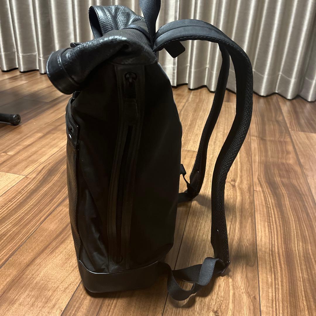 【としゆき】COACH ブラック ロールトップリュック
