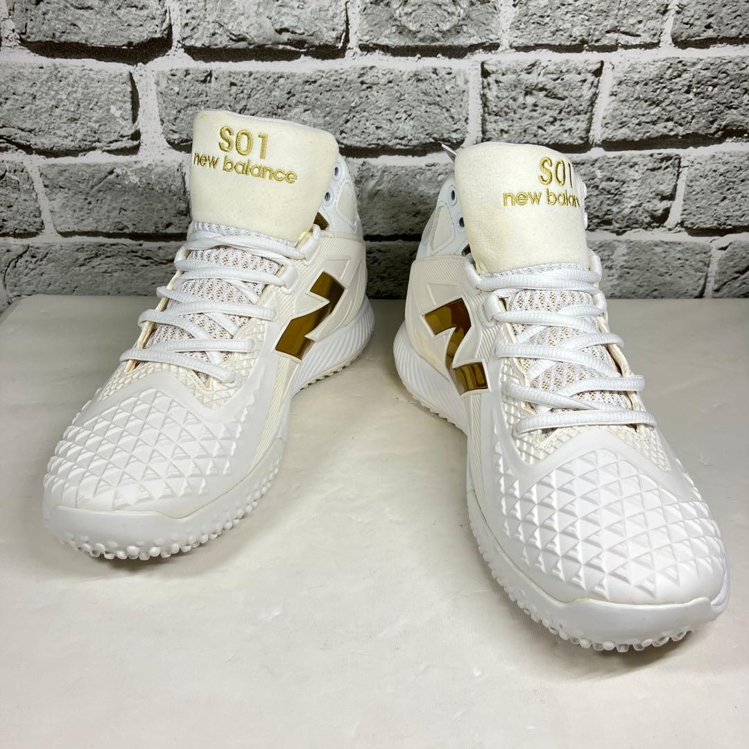 【試着程度】new balance 野球トレーニングシューズ スニーカー 金ロゴ