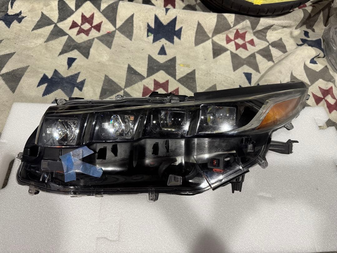 トヨタ　プリウス　PHV 左ヘッドライト 補修用