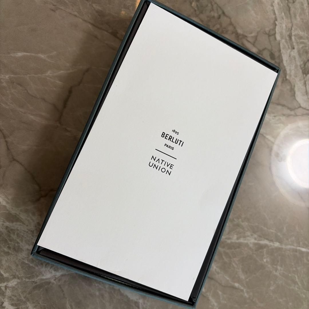 W*n様 新品、未使用スクリットレザー iPhone 15 Pro フォリオ