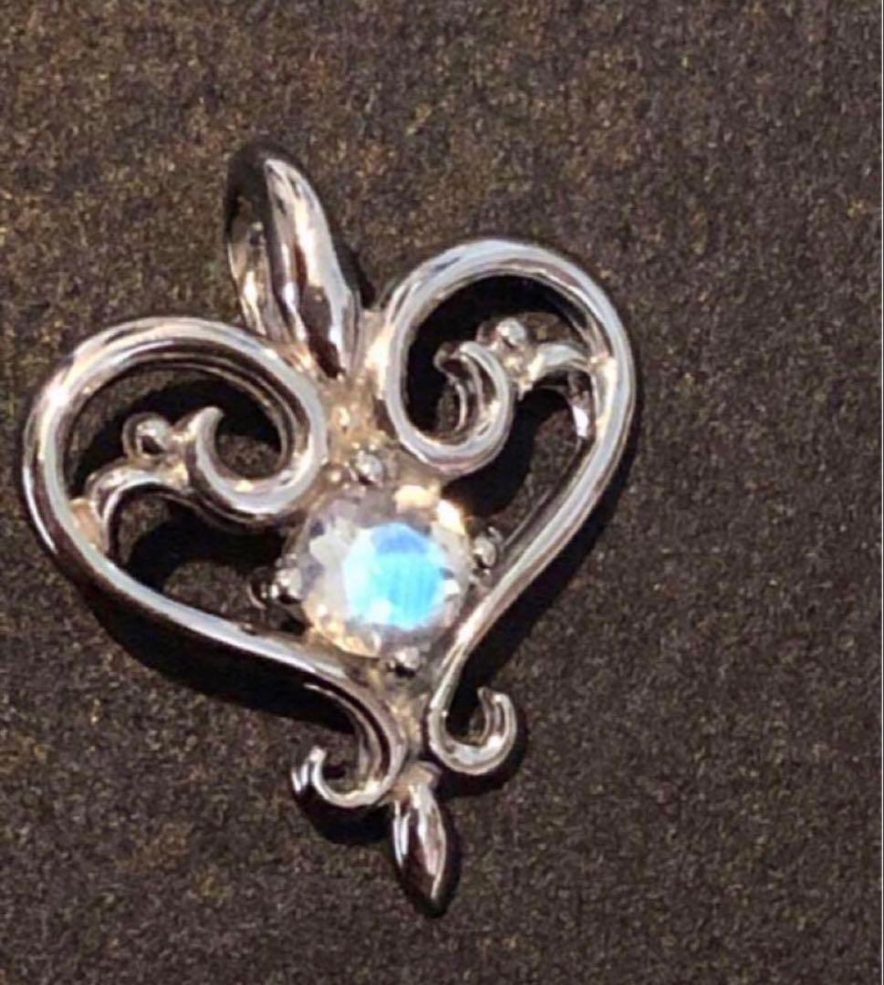 K14WG ロイヤルブルームーンストーン ハートチャーム