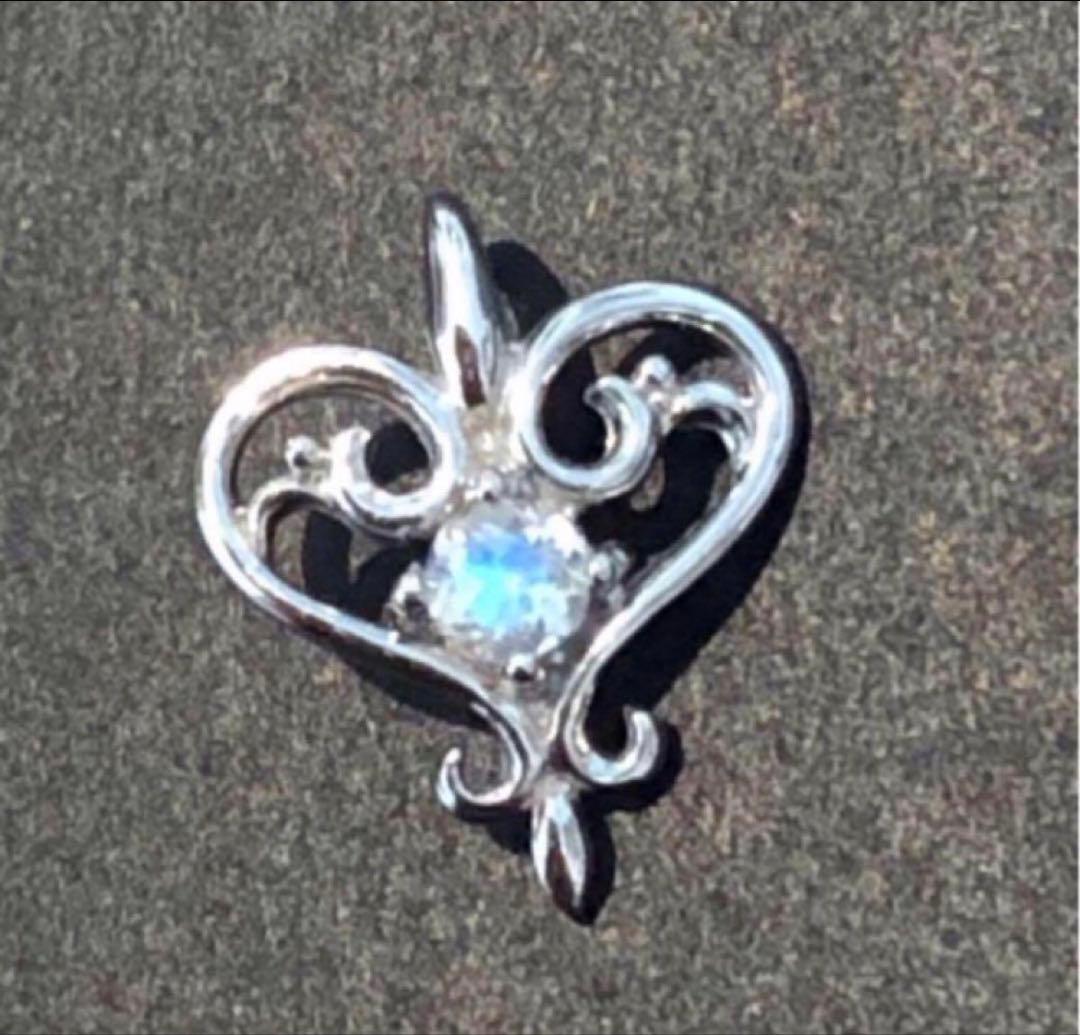 K14WG ロイヤルブルームーンストーン ハートチャーム