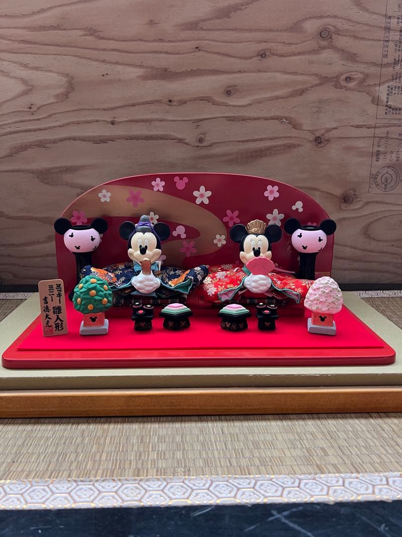 ミッキーミニー雛人形　吉徳大光　陶器製　ガラスケース付き