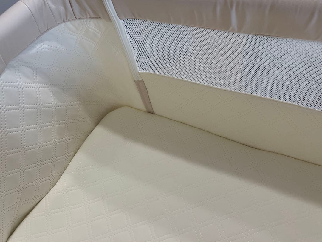 kino linpo ベビーベッド キャスター付き 収納棚付き 　クリーム色