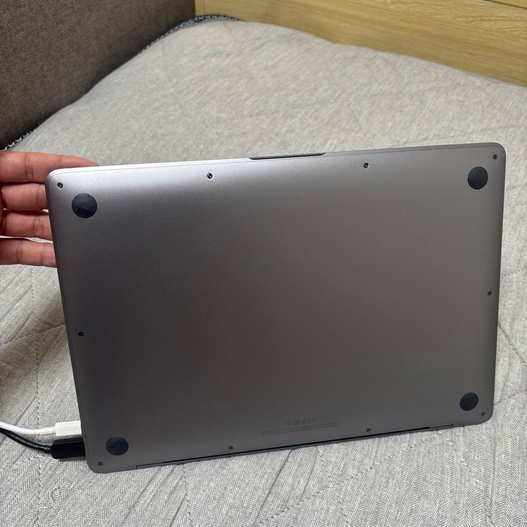 ほぼ未使用品　大特価 Apple MacBook Air13 スペースグレー