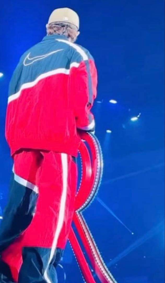 山田涼介　RED. NIKE