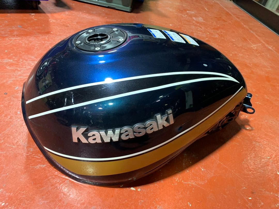 Kawasaki Z900RS 純正タンク