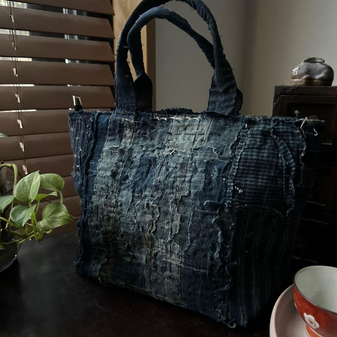『お針子さん』のトートバッグ/藍染／襤褸