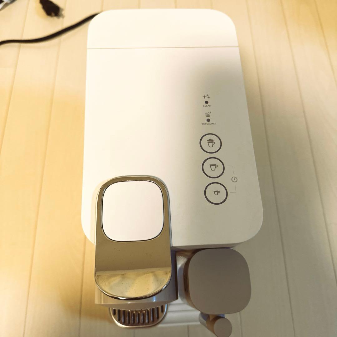 コーヒーメーカー・エスプレッソマシン NESPRESSO LATTISSIMA ONE