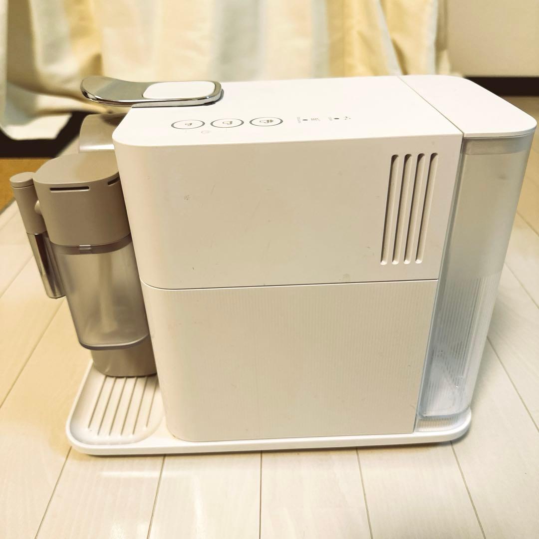 コーヒーメーカー・エスプレッソマシン NESPRESSO LATTISSIMA ONE