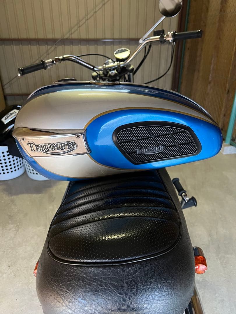 triumph トライアンフ oif用タンク